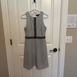 Jessica Simpson Dress Size 6 EUC